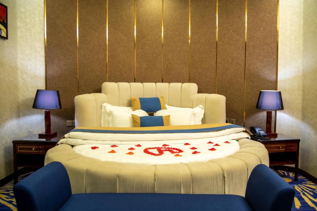 فندق هوليداي الخليج الرياض - Holiday Al Khaleej Hotel Riade Exterior foto